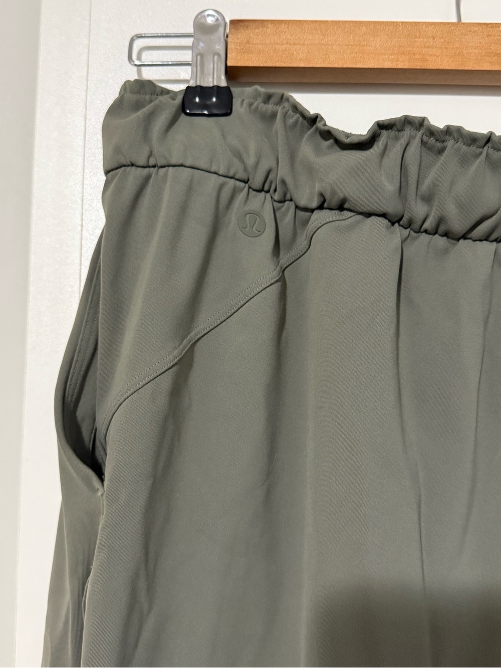 132. lululemon athletica Luxtreme On The Fly Grey Sage Track Joggers Size 8 - Picture 5 of 8
